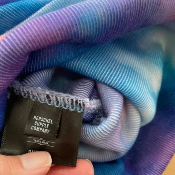 GAP puffer jacket with Herschel beanie - Picture 3 of 6